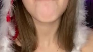 Busty thicc wife fucking herself to a squirting orgasm while hubby is away