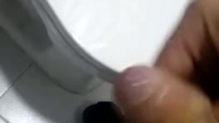 Hombre se hace la paja 