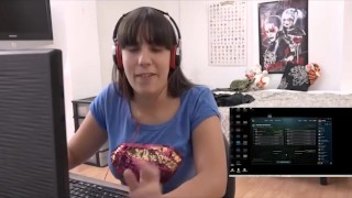 Es la chica gamer que a todos nos encantaría tener!