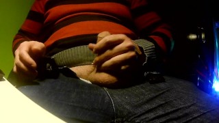 Masturbandome escuchando musica