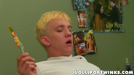 Hot teen Dustin Cooper licks on lollipop while being drilled