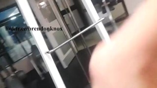 follando duro en la sala de estar