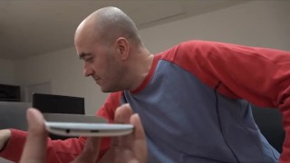 La pelirroja Attenya tiene 18 y quiere follarse a un actor porno