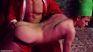 elf gets his hole raw fucked and deep fisted by sexy muscle Santa! - Fist Fucking Christmas!