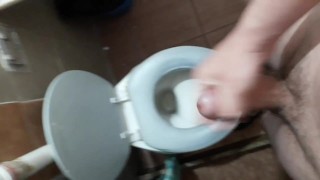 en el baño de la vecina 