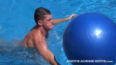 Australian Naked Jack Loves Playing Naked In the Pool With His ...