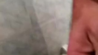 Chileno se masturba en el baño