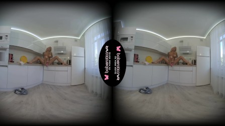 Solo chick, Cindy Key is masturbating all day, in VR