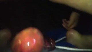 Metiendome un gran pepino.