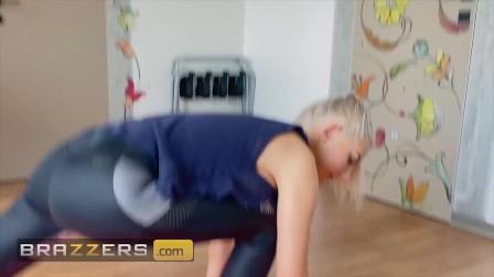 Brazzers - Eva Elfie's Boyfriend Is Being Teased By Her Hot Yoga Exercise & Can't Keep His Hands Off