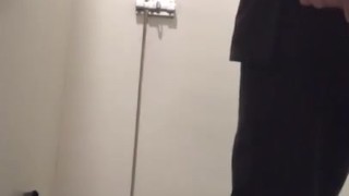 男子校生　トイレでオナニー