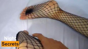 Fishnets ans Golden Nails - Footjob- Fishnet - Cum Toes