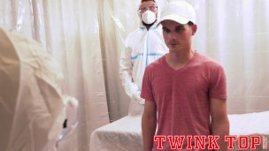 TwinkTop - Cute twink barebacks muscle daddy during quarantine
