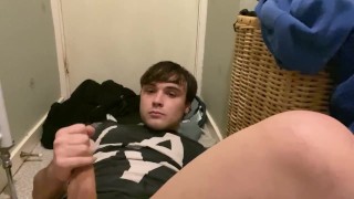 Cute twink wanks 8” cock and plays with ass