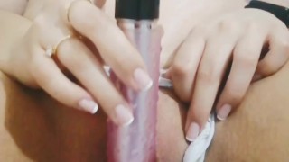 Rubia se masturba antes de .