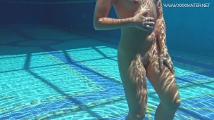 Jessica Lincoln gets horny and naked in the pool