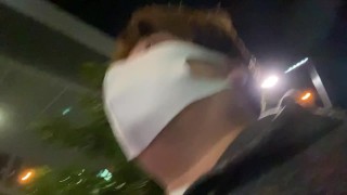 深夜の六本木を歩いててコンビニに行く様子