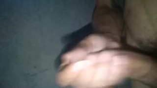 Hombre caliente y su gran verga 