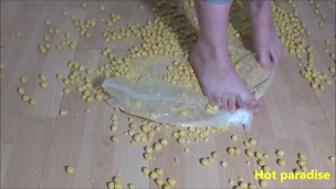 Crushing compilation : Miel pops, bubble wrap, cardboard and miniature toy car