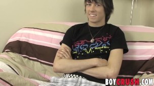 Adorable emo twink Bailey Stuart cums while jerking off solo