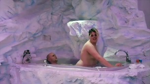 Bathtub fuck session with amateur couple
