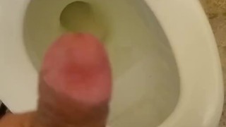 masturbandome parado en baños