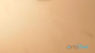 Cabalgando una almohada imaginando que es la verga de un fan / FULLVID IN O.F ALEJARASS1