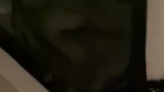 Je me branle avec une culotte noir autour de ma bite