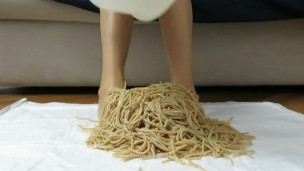 Spaghetti feet