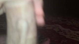 Парень дрочит и сладко стонет