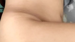 Una gran verga me penetra y no aguanto las ganas de gritar