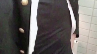 新しくなった公衆トイレで制服露出
