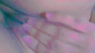 Me puse cachonda y me hice temblar hasta las piernas