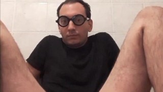 Me gusta abrirme el culo con mis juguetes y que me vean