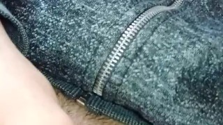  الحاج بوزب كبير كيصور لصاحبتو وهي كتكفت عليه