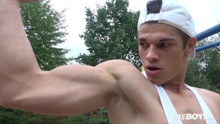 Hot Muscle Boy - Outdoor Handjob