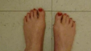 Red toe nails