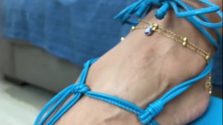 PREV Kiffa Foot exibicionism and Foot tease with her sexy blue sandals and blue nails FOOT WORSHIP