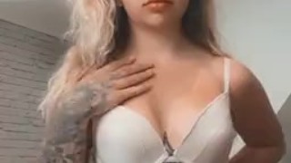 Who wants my onlyfans link? It’s in the comments below 😈