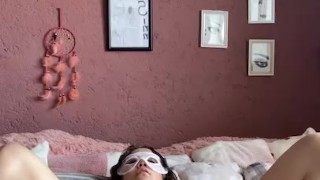 Masturbandome con un vibrador 