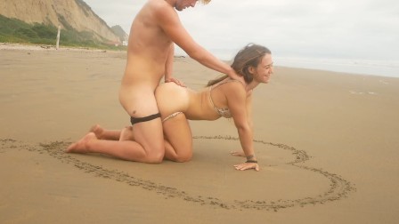 Hot teen girlfriend surprises her boyfriend with her wet pussy on a public beach! - TravellingLovers