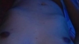 Tocándome un poco para mi primer video porno