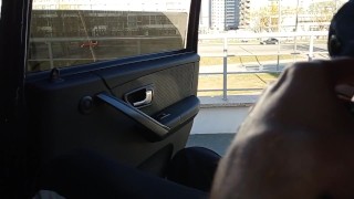 пацан дрочит на парковке торгового центра