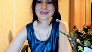 HOT ASS GIRL USE HER DILDO TO MAKE HER CUM