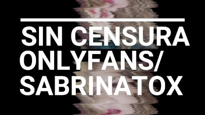 Apoyada en el gimnasio