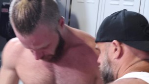 Daddy Sees Hunk At The Locker Room And Sucks His Cock - MenOver30