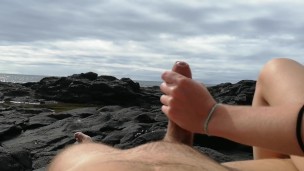 Sweet fuck in public beach and cumshot with no hands