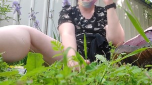 Nicoletta can't hold back and pisses on your face in a public garden - Wonderful upskirt pee