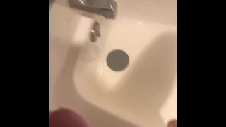 BIG DICK PISSING IN THE TUB AND FLOOR PEEING PEE WATERSPORTS HD