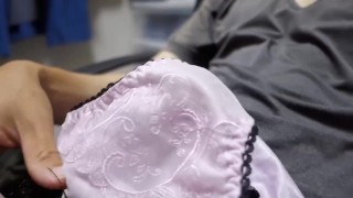 ななちゃん（18）ロリ可愛い女子大生のパンツのクロッチに擦り付け大量射精